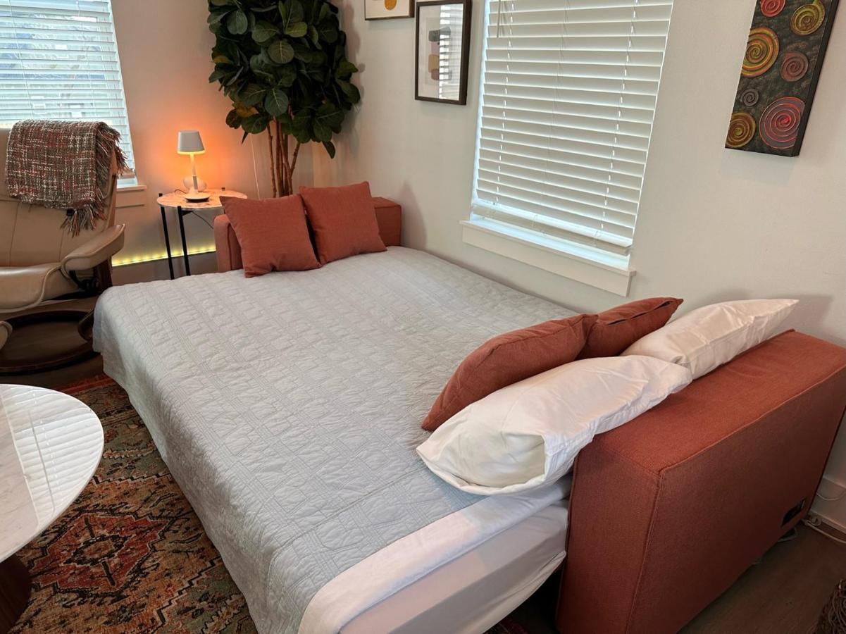 New Centennial Park Luxury Smart Home W Courtyard Fayetteville Ngoại thất bức ảnh