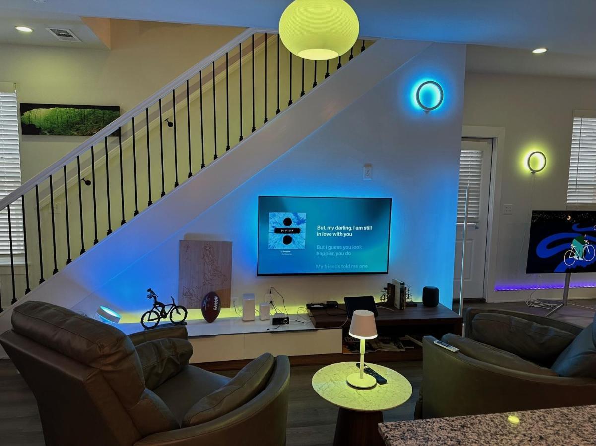 New Centennial Park Luxury Smart Home W Courtyard Fayetteville Ngoại thất bức ảnh