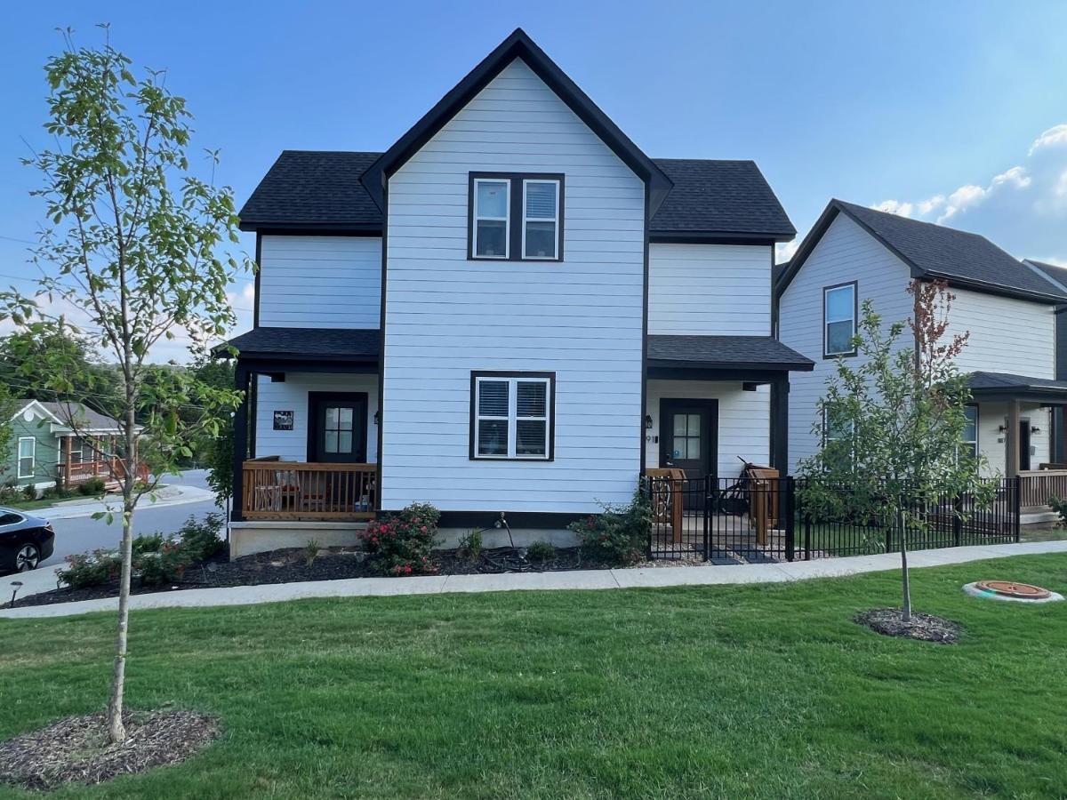 New Centennial Park Luxury Smart Home W Courtyard Fayetteville Ngoại thất bức ảnh