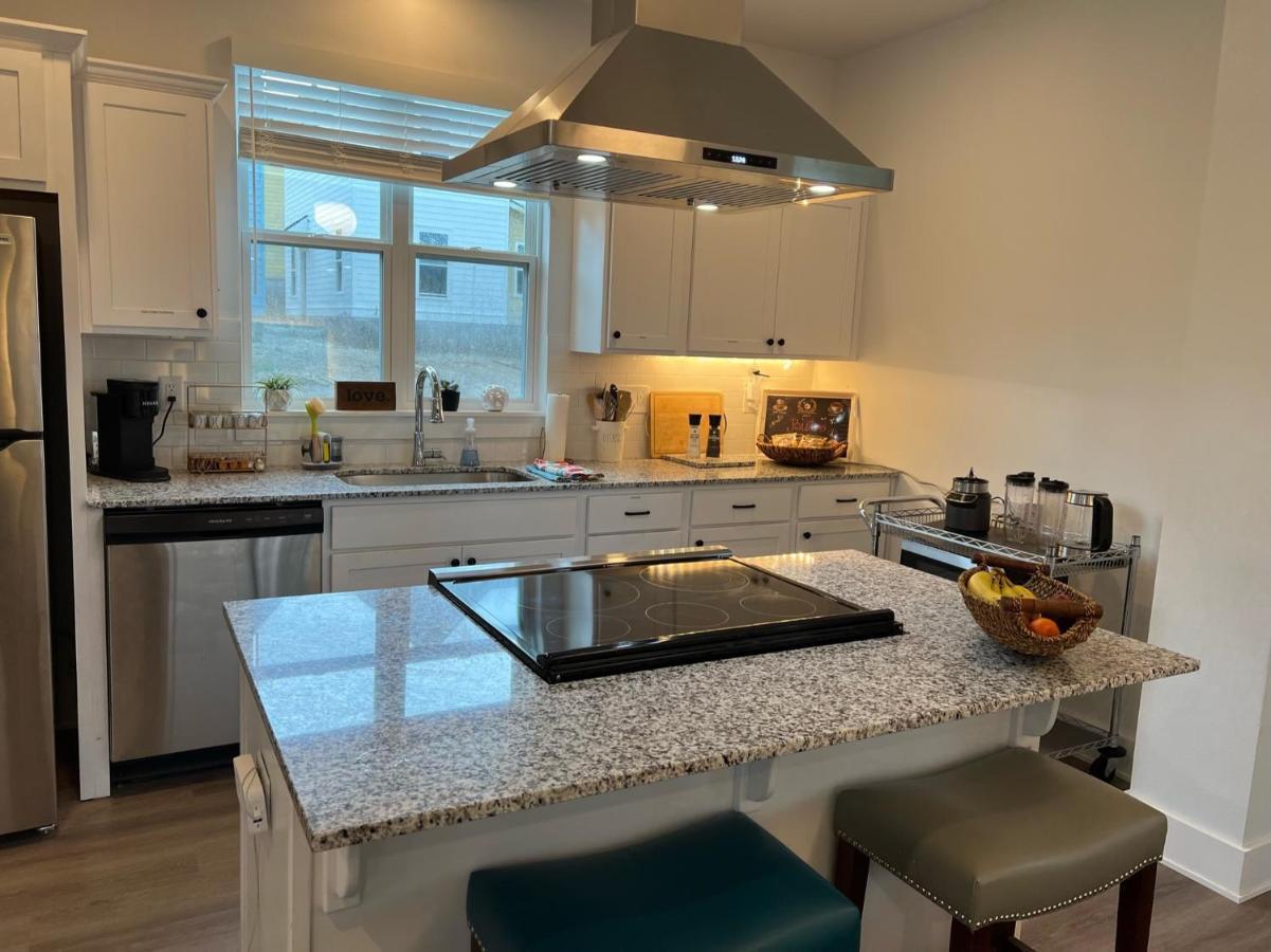 New Centennial Park Luxury Smart Home W Courtyard Fayetteville Ngoại thất bức ảnh